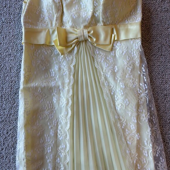 Vintage 1950s Butter Yellow Chiffon Lace Formal Dress | Prom / Party | XS/S - Picture 4 of 9